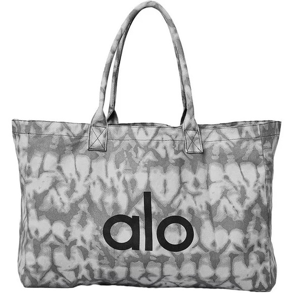 ALO Yoga Handbags - Alo yoga Iconic Shopper Tote brand new with tags